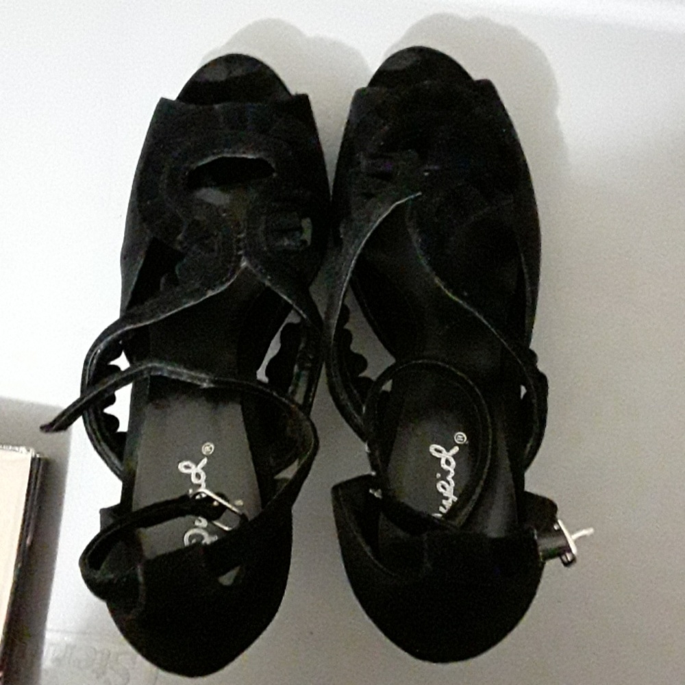 Heels - Picture 3 of 3
